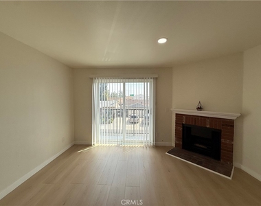 11839 Burbank Boulevard - Photo Thumbnail 6