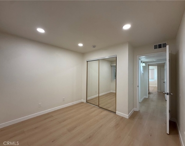 11839 Burbank Boulevard - Photo Thumbnail 17