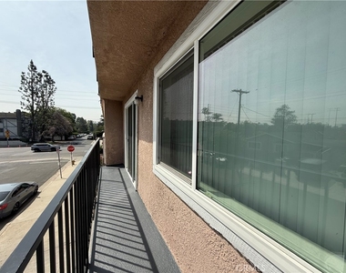 11839 Burbank Boulevard - Photo Thumbnail 23