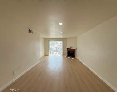 11839 Burbank Boulevard - Photo Thumbnail 7