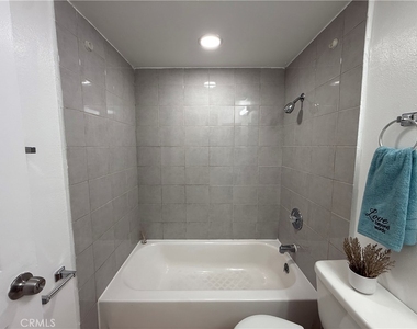 11839 Burbank Boulevard - Photo Thumbnail 21