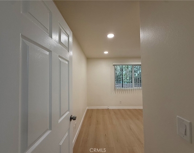11839 Burbank Boulevard - Photo Thumbnail 15