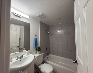 11839 Burbank Boulevard - Photo Thumbnail 19