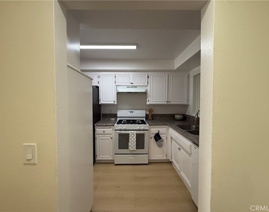 11839 Burbank Boulevard - Photo Thumbnail 2