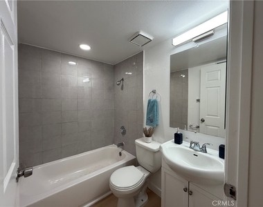 11839 Burbank Boulevard - Photo Thumbnail 20