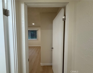 4636 Laurel Canyon Boulevard - Photo Thumbnail 18