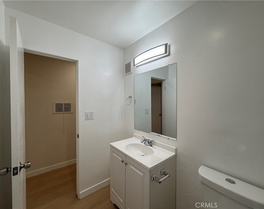 4636 Laurel Canyon Boulevard - Photo Thumbnail 17