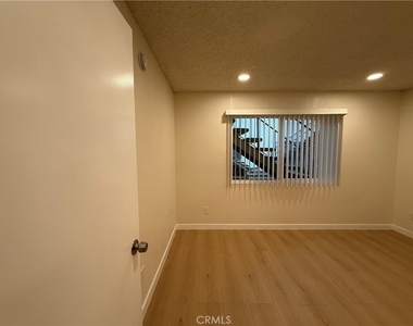 4636 Laurel Canyon Boulevard - Photo Thumbnail 11
