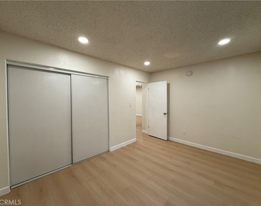 4636 Laurel Canyon Boulevard - Photo Thumbnail 12