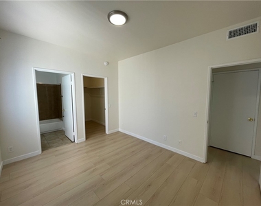 11459 Collins Street - Photo Thumbnail 10