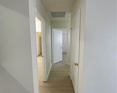 11459 Collins Street - Photo Thumbnail 5