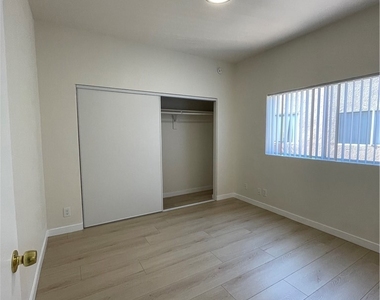 11459 Collins Street - Photo Thumbnail 7