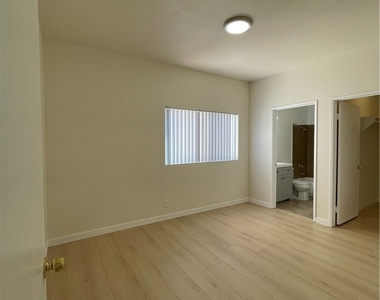 11459 Collins Street - Photo Thumbnail 9