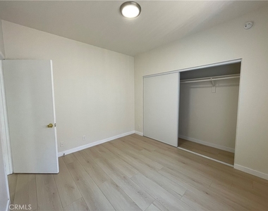 11459 Collins Street - Photo Thumbnail 8