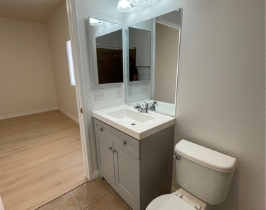 11459 Collins Street - Photo Thumbnail 13