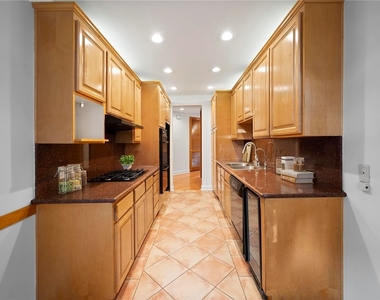 750 S Bundy Drive - Photo Thumbnail 4
