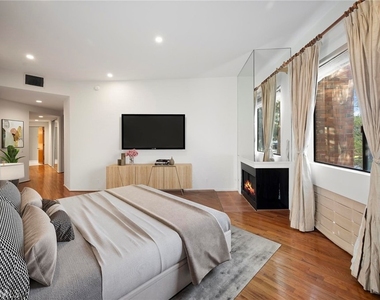 750 S Bundy Drive - Photo Thumbnail 9