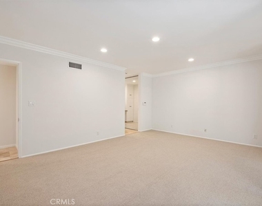 3969 Longridge - Photo Thumbnail 16