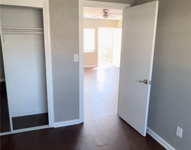 5163 Pickford Street - Photo Thumbnail 8