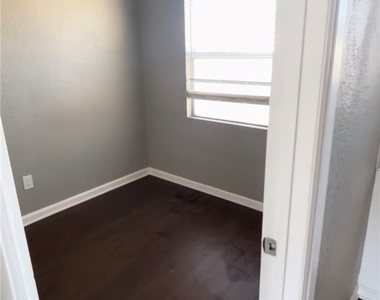5163 Pickford Street - Photo Thumbnail 4