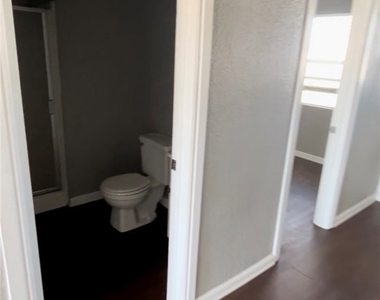 5163 Pickford Street - Photo Thumbnail 2