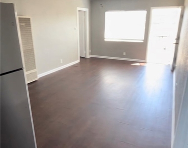 5163 Pickford Street - Photo Thumbnail 6