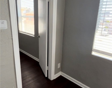 5163 Pickford Street - Photo Thumbnail 9