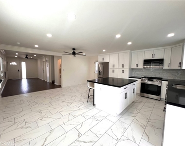 1218 19th Street - Photo Thumbnail 7