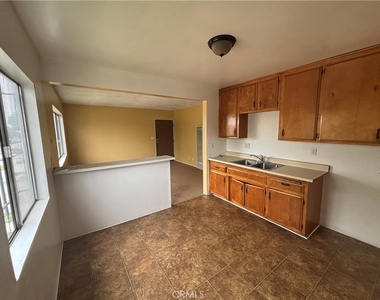 8868 S Wall St - Photo Thumbnail 1