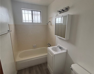 8868 S Wall St - Photo Thumbnail 5
