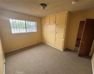 8868 S Wall St - Photo Thumbnail 6