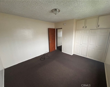 8866 S Wall St - Photo Thumbnail 5