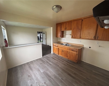 8866 S Wall St - Photo Thumbnail 8