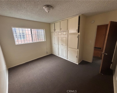 8866 S Wall St - Photo Thumbnail 7