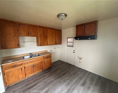 8866 S Wall St - Photo Thumbnail 3