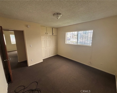 8866 S Wall St - Photo Thumbnail 4