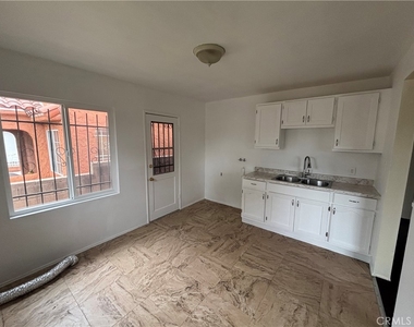 229 E 89th St - Photo Thumbnail 2