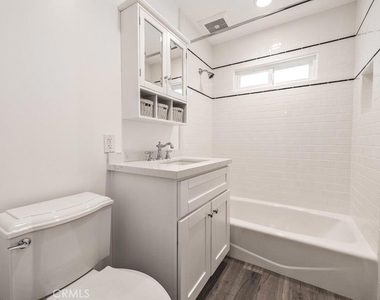 555 N Olive Street - Photo Thumbnail 4