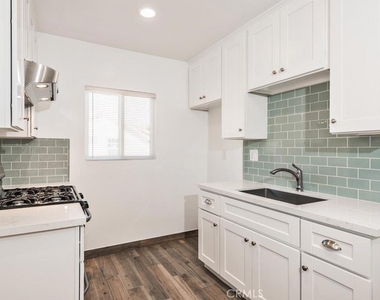 555 N Olive Street - Photo Thumbnail 2