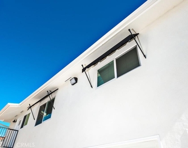 555 N Olive Street - Photo Thumbnail 9