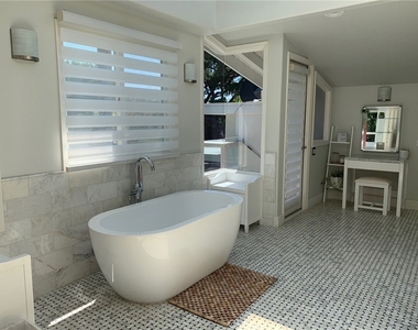 210 Monarch Bay - Photo Thumbnail 4
