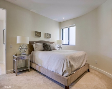 1725 Del Mar - Photo Thumbnail 30