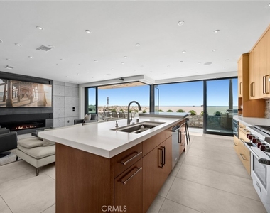 800 W Oceanfront - Photo Thumbnail 3