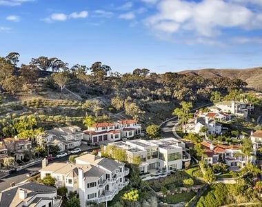 75 Marbella - Photo Thumbnail 6