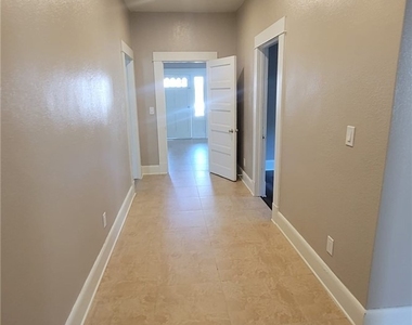 324 E Walnut - Photo Thumbnail 2