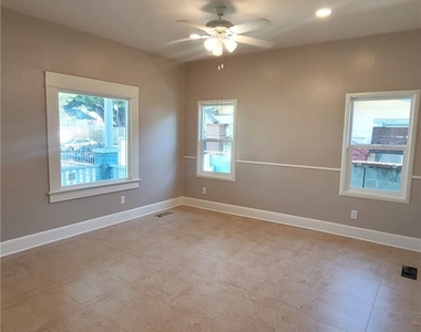 324 E Walnut - Photo Thumbnail 4