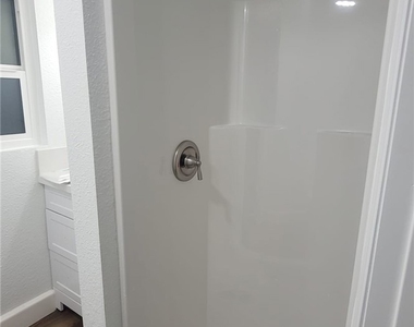 324 E Walnut - Photo Thumbnail 1