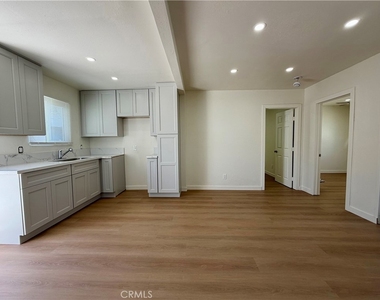 1426 W 83rd - Photo Thumbnail 4