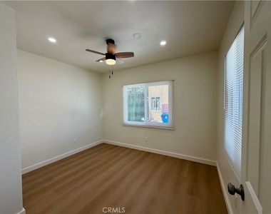 1426 W 83rd - Photo Thumbnail 9