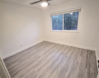 1301 W 8th - Photo Thumbnail 8